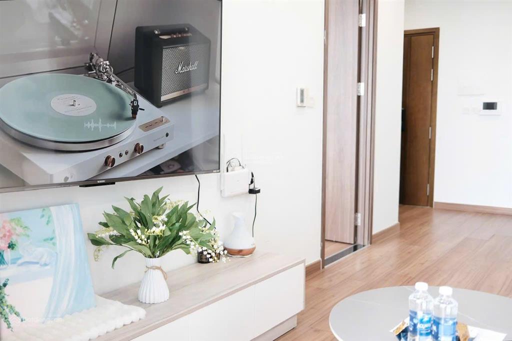 Bán cc eco green sài gòn 2pn2wc 5.3 tỷ bao hết, view lanmark cực đẹp  0906 820 *** e phi