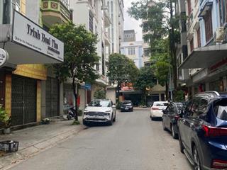 Thị trấn đông anh  nhà 5 tầng vỉa hè rộng, vài bước ra cao lỗ, kinh doanh đỉnh