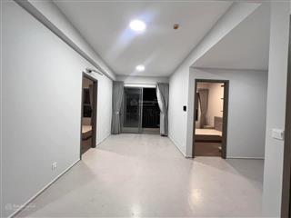 Bán căn 69m2 full nội thất + sổ hồng sẵn + giá 3.2 tỷ (102%) tầng trung + view ngoại khu