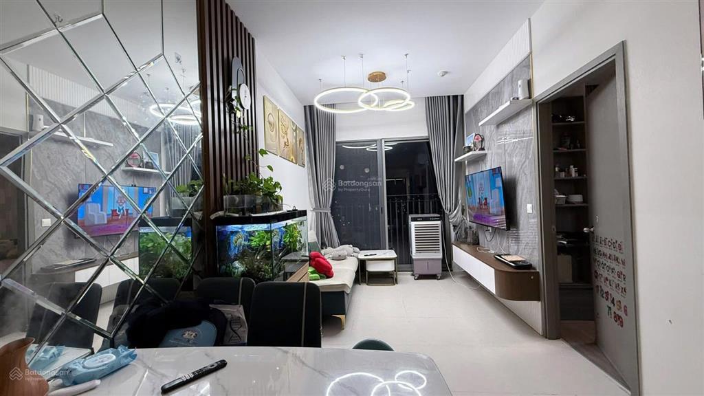 Bán căn 59m2 full nội thất thiết kế + view hồ bơi block d + giá 2.9 tỷ (102%) sổ hồng sẵn