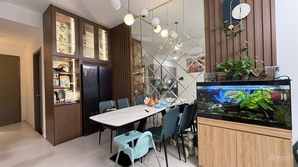 Bán căn 59m2 full nội thất thiết kế + view hồ bơi block d + giá 2.9 tỷ (102%) sổ hồng sẵn