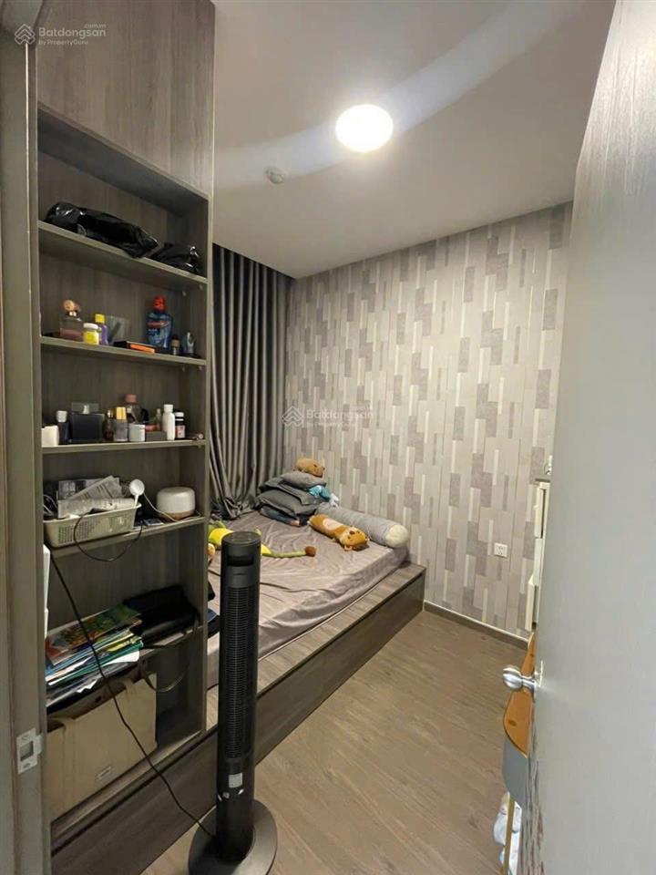 Bán căn 59m2 full nội thất thiết kế + view hồ bơi block d + giá 2.9 tỷ (102%) sổ hồng sẵn