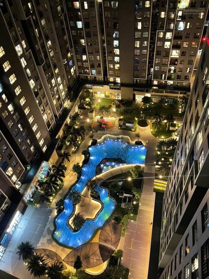 Bán căn 59m2 full nội thất thiết kế + view hồ bơi block d + giá 2.9 tỷ (102%) sổ hồng sẵn