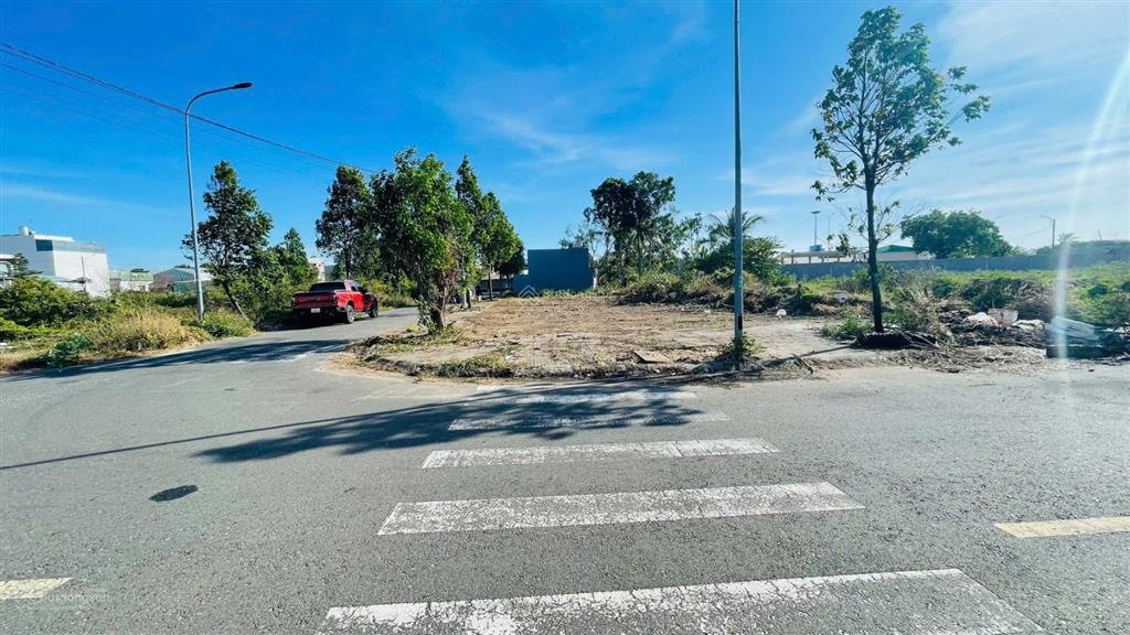 127,9 m2 odt, 2 mặt tiền siêu hiếm tại vòng xoay 2 con rồng, xã long điền, tp hcm