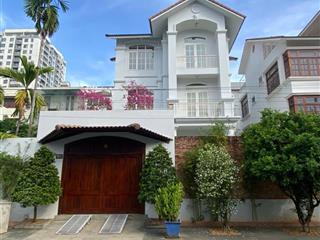 Bán biệt thự quận 7 hướng đông nam, dt 9m x 18.6m, nhà 3 tầng, an ninh yên tĩnh, 18,5 tỷ tl