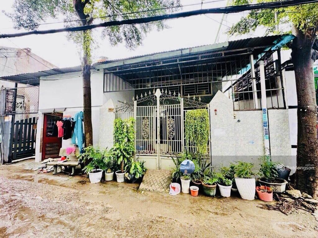 Bán gấp nhà 240m2. hẻm ô tô cách 50m ra nguyễn văn qúa. nhỉnh 8 tỷ hơn 30 triệu/m2