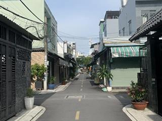 Bán đất tặng nhà cấp 4 khu phân lô đường bàn cờ ô tô ra vào thoải mái. cách 30m ra trường chinh