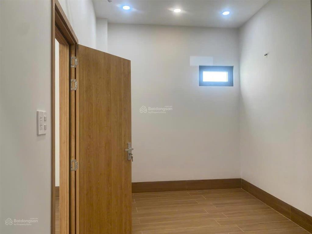 Bán nhà sát mặt tiền  nguyễn đình chính  phú nhuận  ngang 7,2m  4 tầng nhà mới đẹp