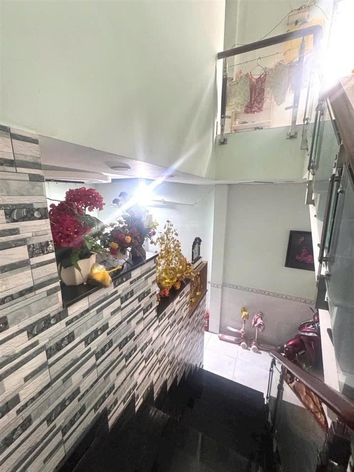 Nhà đẹp 4m dài 16m ngay metro shr ngay nguyễn thị kiểu tân thới hiệp, q12  sát gò vấp  hơn 4t