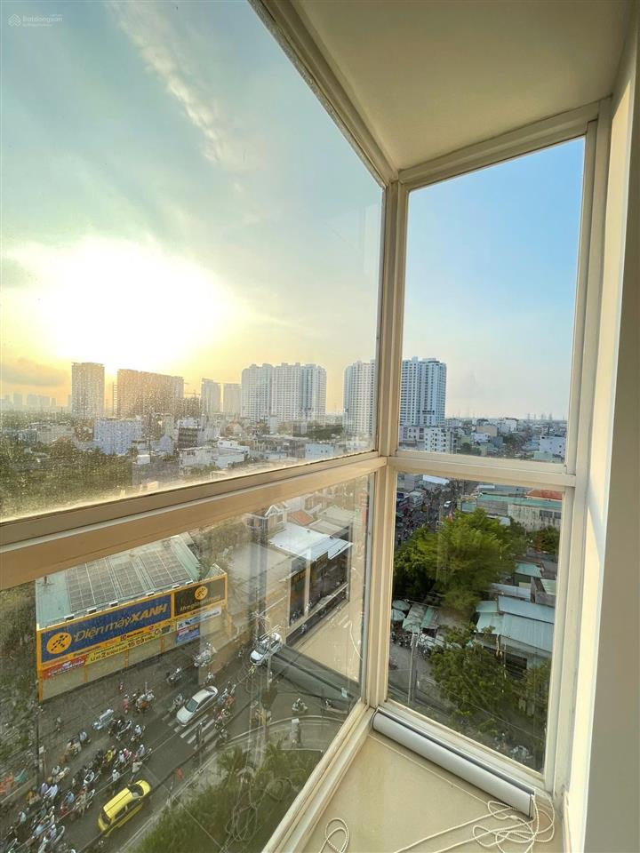 Bán căn hộ cao ốc hưng phát có sổ hồng, 2 phòng ngủ, 2wc 84m giá 3 tỷ.  0906 373 *** ánh