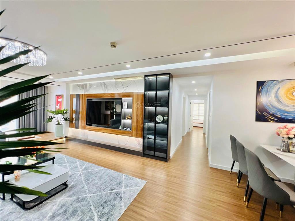 Chỉ còn 7,9 tỷ cho căn hộ đông nam toà d 121,8m2 tại khu con tằm mulberry lane,  0965 179 ***
