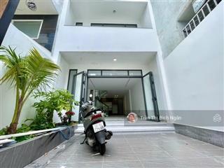 Nhà 1 sẹchẻm xe hơi, 90m2, ngang 5m, nở 6.5m, 4pn có phòng dưới trệt, gần mt quang trung  7,6tỷ