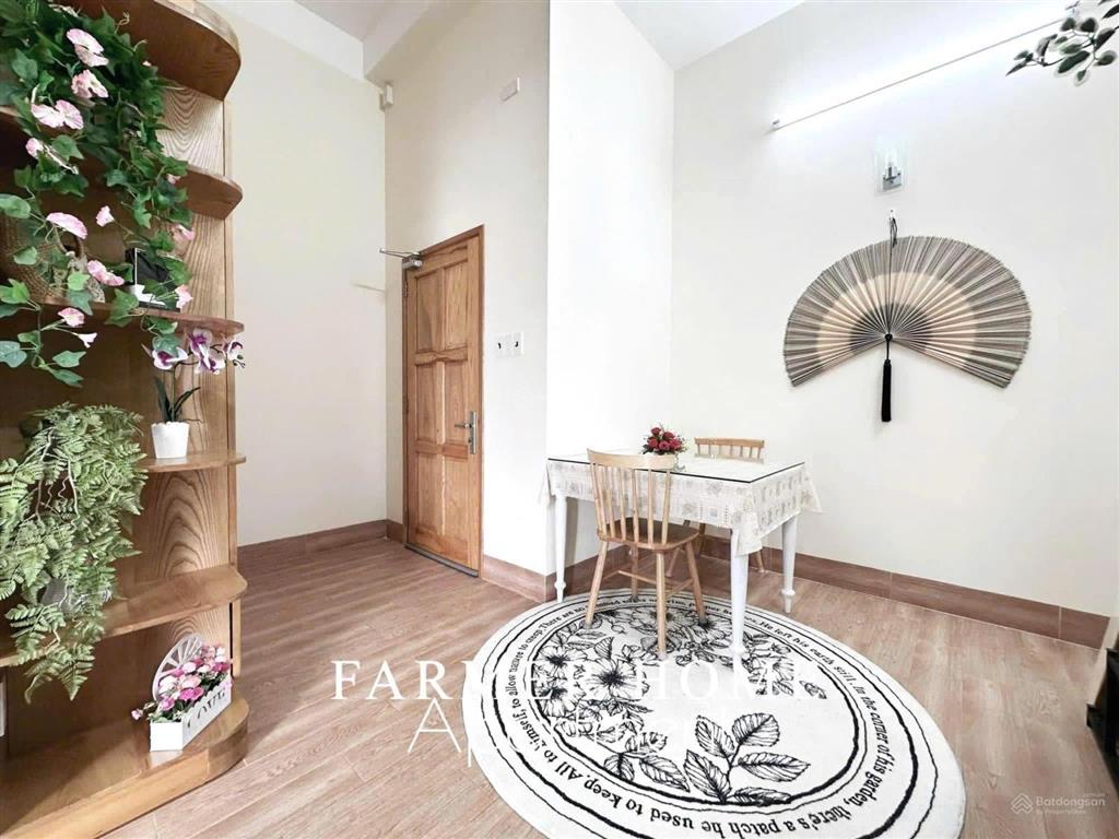Chdv có gác và thoáng mát với nội thất cơ bản đang trống sẵn