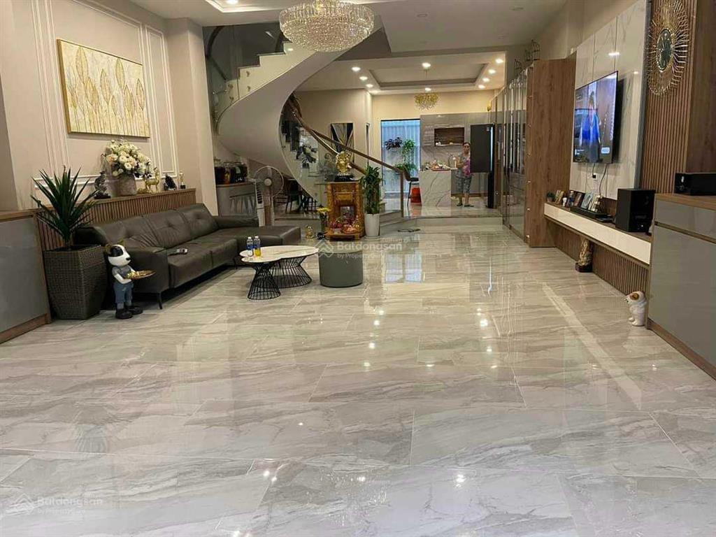 Nhà cư xá phan đăng lưu, phường 3, quận bình thạnh  xe hơi trong nhà