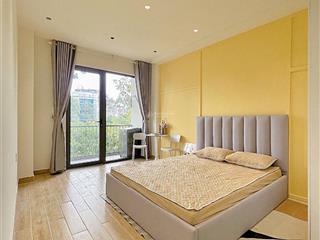 Cho thuê căn hộ 1 phòng ngủ ban công 50m2 máy giặt riêng gần bờ kè trường sa quận 3  0332 255 ***