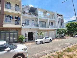 Tôi là chủ nhà, bán nhà đường số 3, khu chánh nghĩa, dt 10x16m, 4 tầng, 6pn 7wc, kết cấu 16pn 17wc
