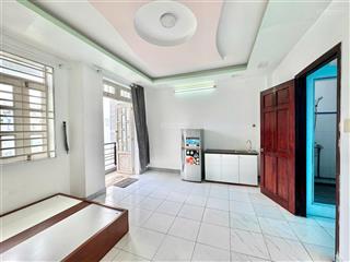 Phòng ban công, gần emart và cđ fpt