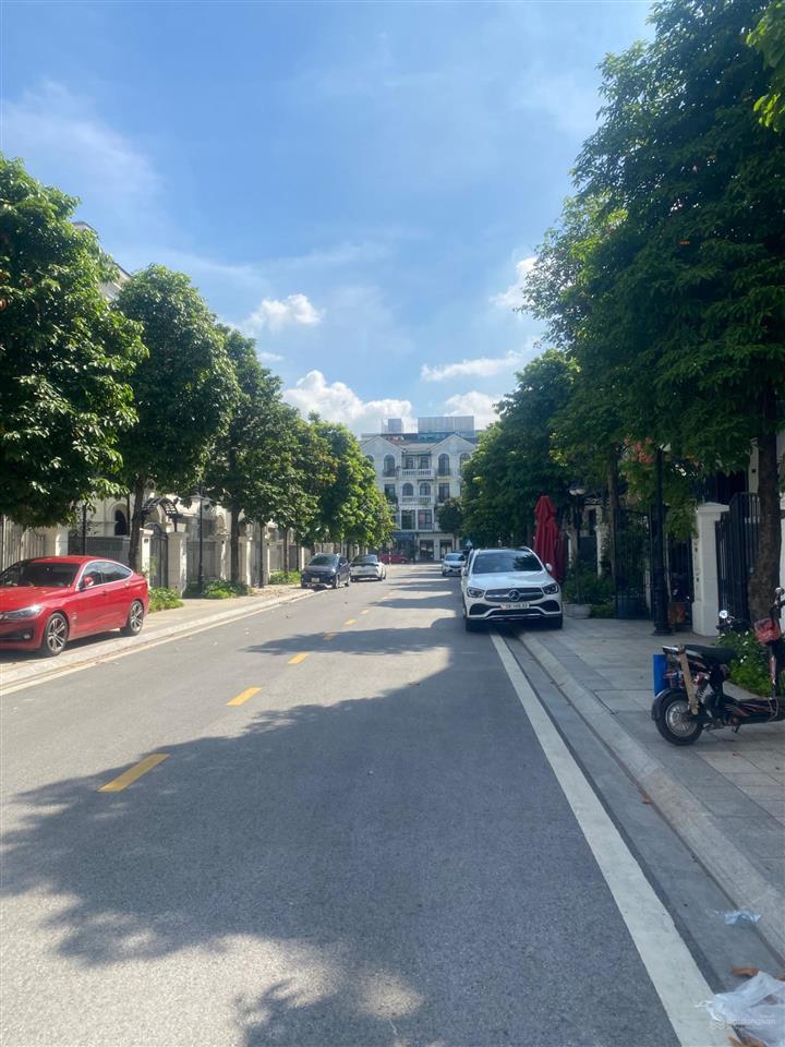 Gia đình cần bán căn shophouse vừa ở vừa kinh doanh khu hải âu vinhomes gia lâm, giá 18.8 tỷ