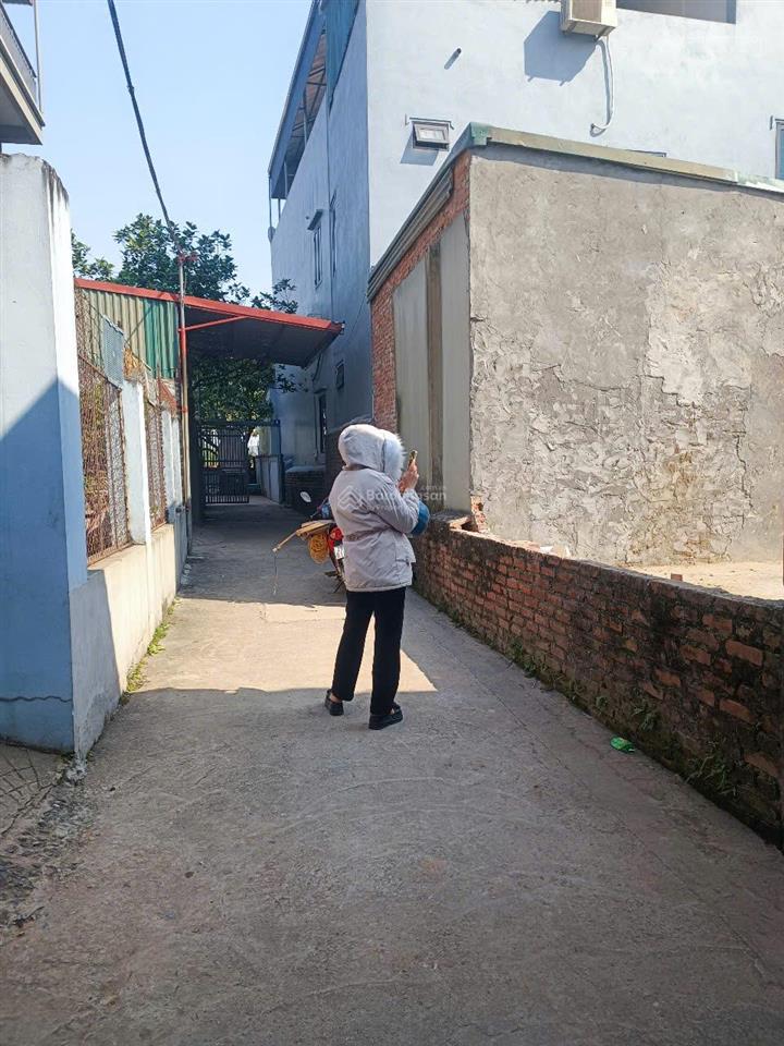 Chính chủ cần tiền bán gấp lô đất đẹp  2 mặt ngõ  khu dân cư tấp nập