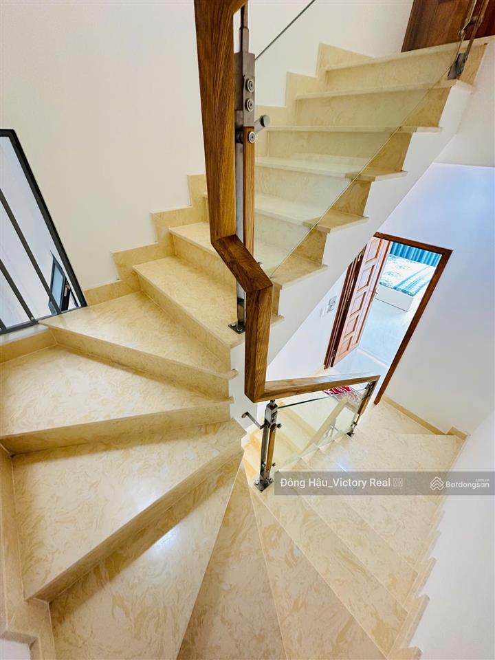 Bán nhà hxh 8m âu cơ  dt 38m2  kc 1 trệt 2 lầu sân thượng  giá 8.6 tỷ tl