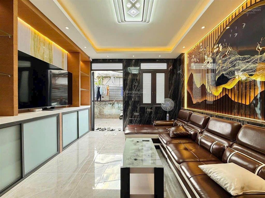 Nhà xây mới 3 lầu 32m2 hẻm xe hơi đường lê văn thọ, ngay công viên làng hoa.