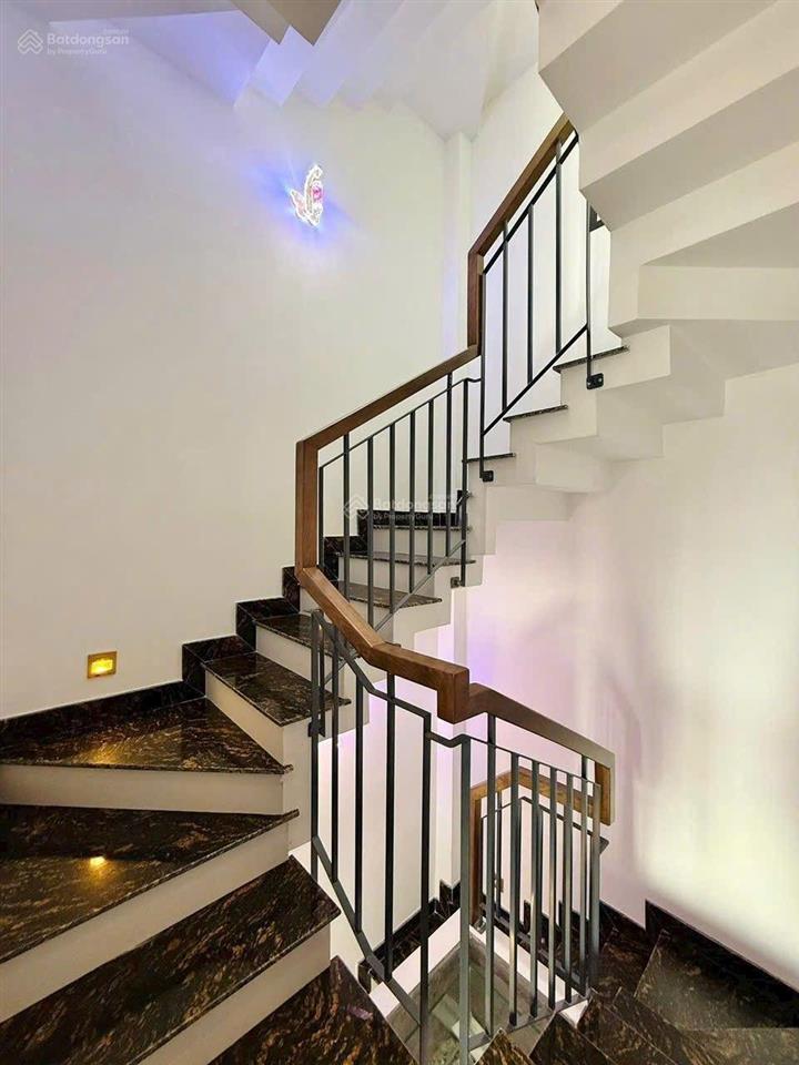Nhà xây mới 3 lầu 32m2 hẻm xe hơi đường lê văn thọ, ngay công viên làng hoa.