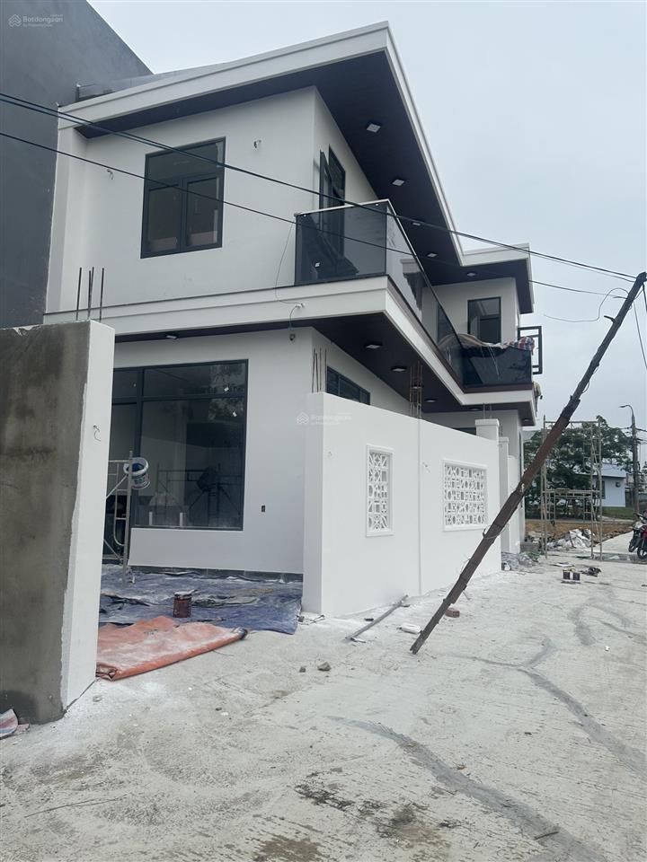 Nhà đẹp 2 tầng hoà tiến cần bán.