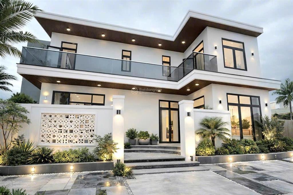 Nhà đẹp 2 tầng hoà tiến cần bán.