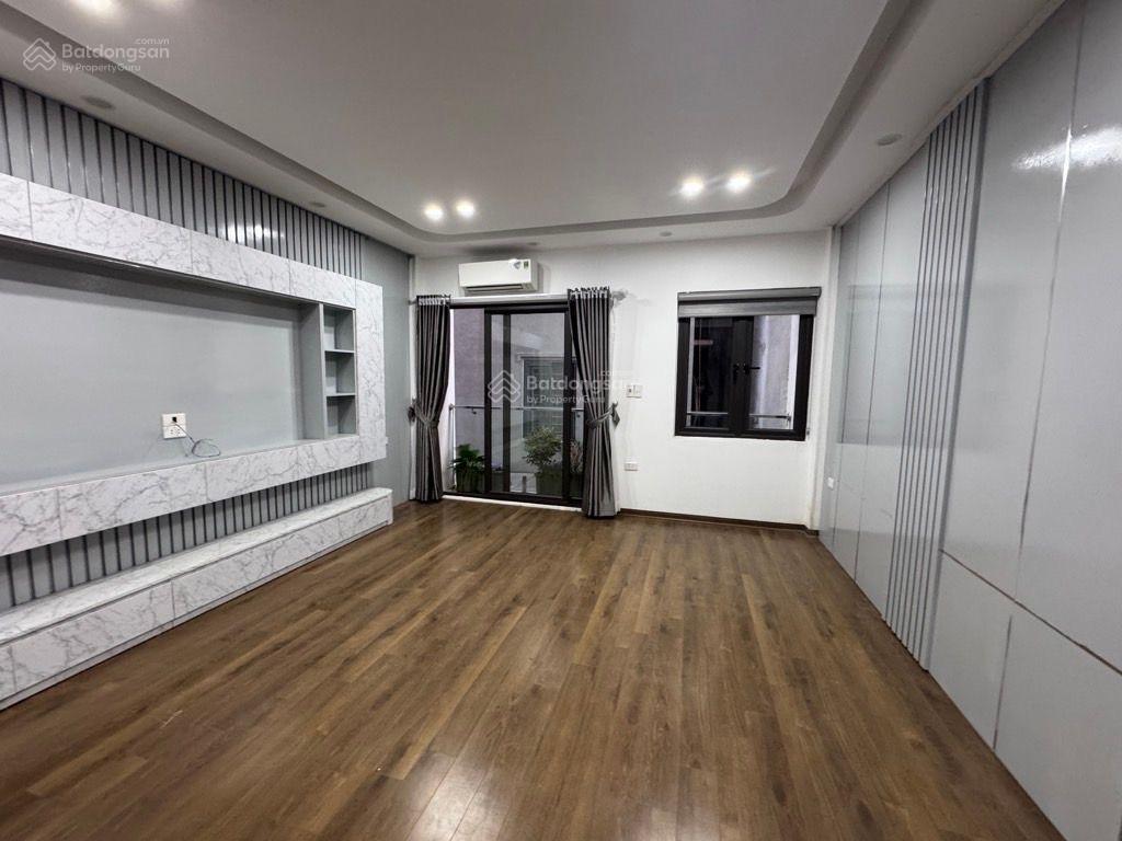 10,85 tỷ  nhà bồ đề 40m2  6 tầng thang máy  gần cầu chương dương  đầy đủ nội thất ở luôn