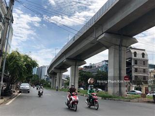 Bùng nổ! ô tô tránh hoàng cầu, gara 7 chỗ, 2 thoáng, vỉa hè, mặt ngõ thông kinh doanh, dt 850tr/năm
