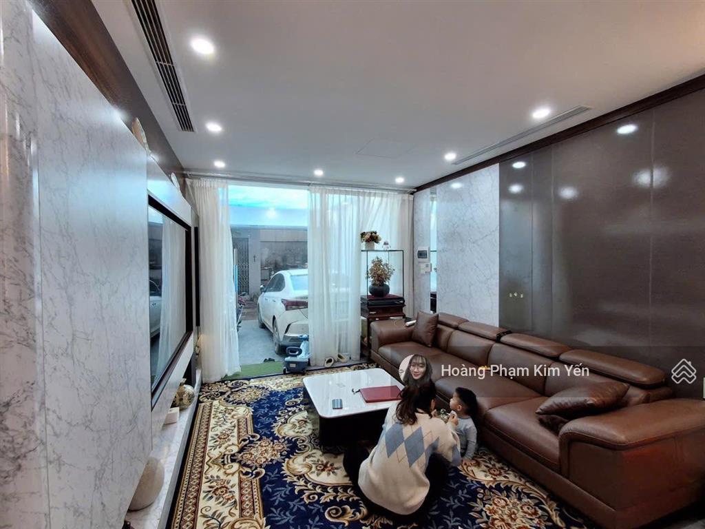 Đẹp quá! phân lô ô tô tránh hoàng cầu, vỉa hè kinh doanh, sát quận ủy, hồ hoàng cầu, dt 1,5 tỷ/năm