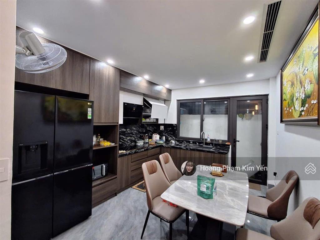 Đẹp quá! phân lô ô tô tránh hoàng cầu, vỉa hè kinh doanh, sát quận ủy, hồ hoàng cầu, dt 1,5 tỷ/năm