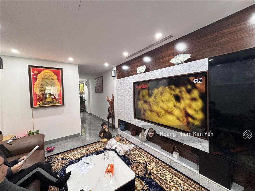 Đẹp quá! phân lô ô tô tránh hoàng cầu, vỉa hè kinh doanh, sát quận ủy, hồ hoàng cầu, dt 1,5 tỷ/năm