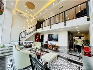 Chdv đh ngoại thương  đh luật! 27pkk, dt ~2 tỷ/năm, 7t thang máy, 2 thoáng, ô tô gần, pccc + gpxd