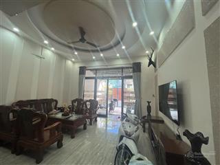 Hxh tránh minh phụng  4 tầng  sát mặt tiền  ngang gần 6m