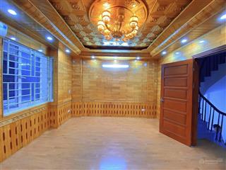 Vị trí cực kì hiếm ở cầu giấy, đi xem là sẽ chốt, 10m ra khu phân lô ô tô đỗ, 50m ra phố