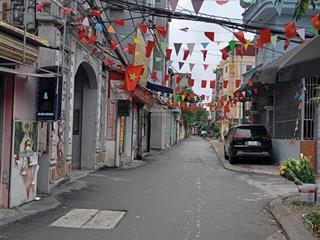 Hót hót, ngõ thông tứ tung, ô tô 7 chỗ đỗ cửa, kinh doanh, giá đầu tư, 2 thoáng vĩnh viễn.
hòe thị