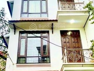 Lô góc 3 mặt thoáng  nhà dân xây mặt ngõ thông , rộng kinh doanh, ô tô dừng đỗ ngày đêm. 14,2 t.
