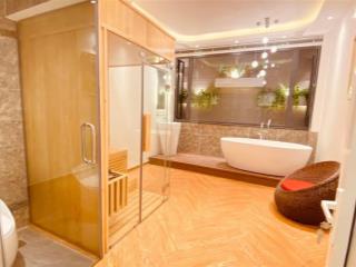 Nhà 4 lầu đầy đủ nội thất có phòng xông hơi, gara oto