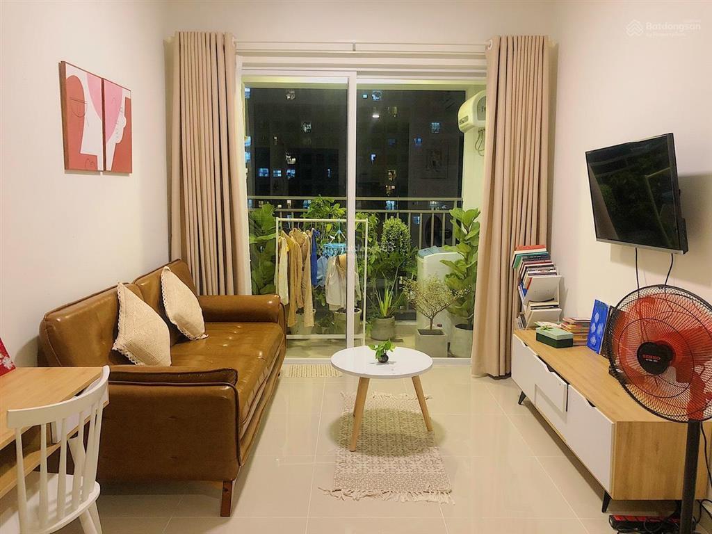 Căn hộ chung cư 2 pn, có ban công, thông thoáng, đón nắng và gió tự nhiên cho căn nhà, giá tốt