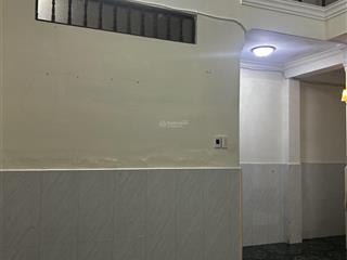 Cho thuê nhà nguyên căn để ở, làm việc. diện tích sử dụng 120m2, giá thuê rẻ bèo 8trđ/tháng.