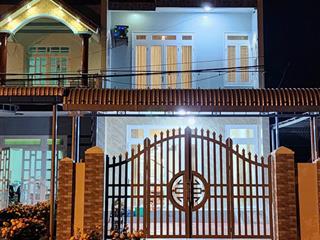 Chuyển nhượng nhà 3 tầng mặt tiền đường hùng vương