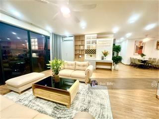 Chính chủ bán căn hộ discovery complex  302 cầu giấy. dt 142m2, tầng trung, view đẹp