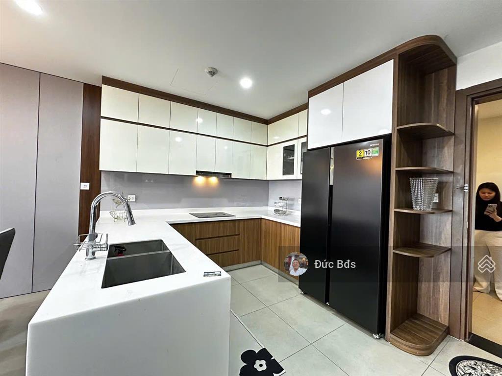 Bán căn 3n  dt 108m2, tầng trung, view thoáng, sẵn sổ, giá 13 tỷ l/h 0983 921 ***