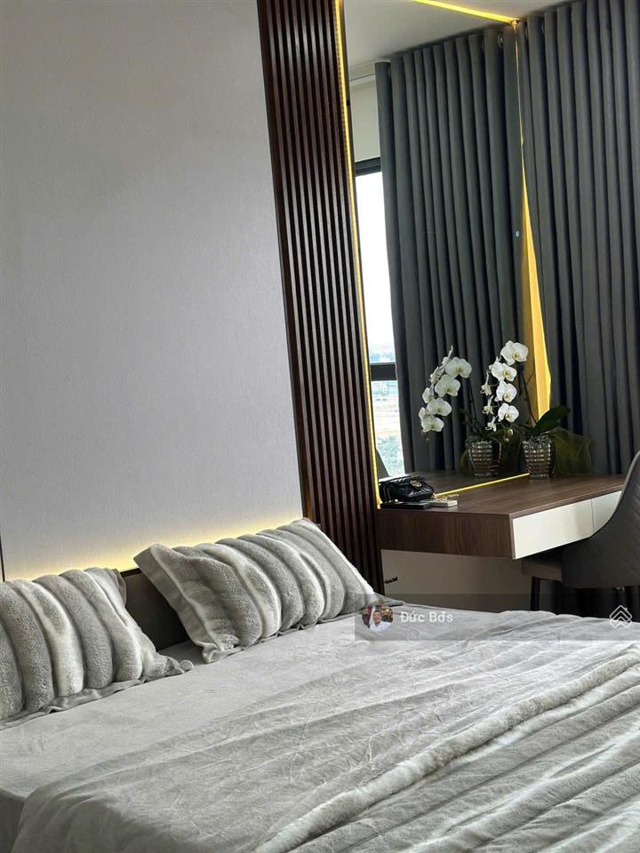 Bán căn 3n  dt 108m2, tầng trung, view thoáng, sẵn sổ, giá 13 tỷ l/h 0983 921 ***