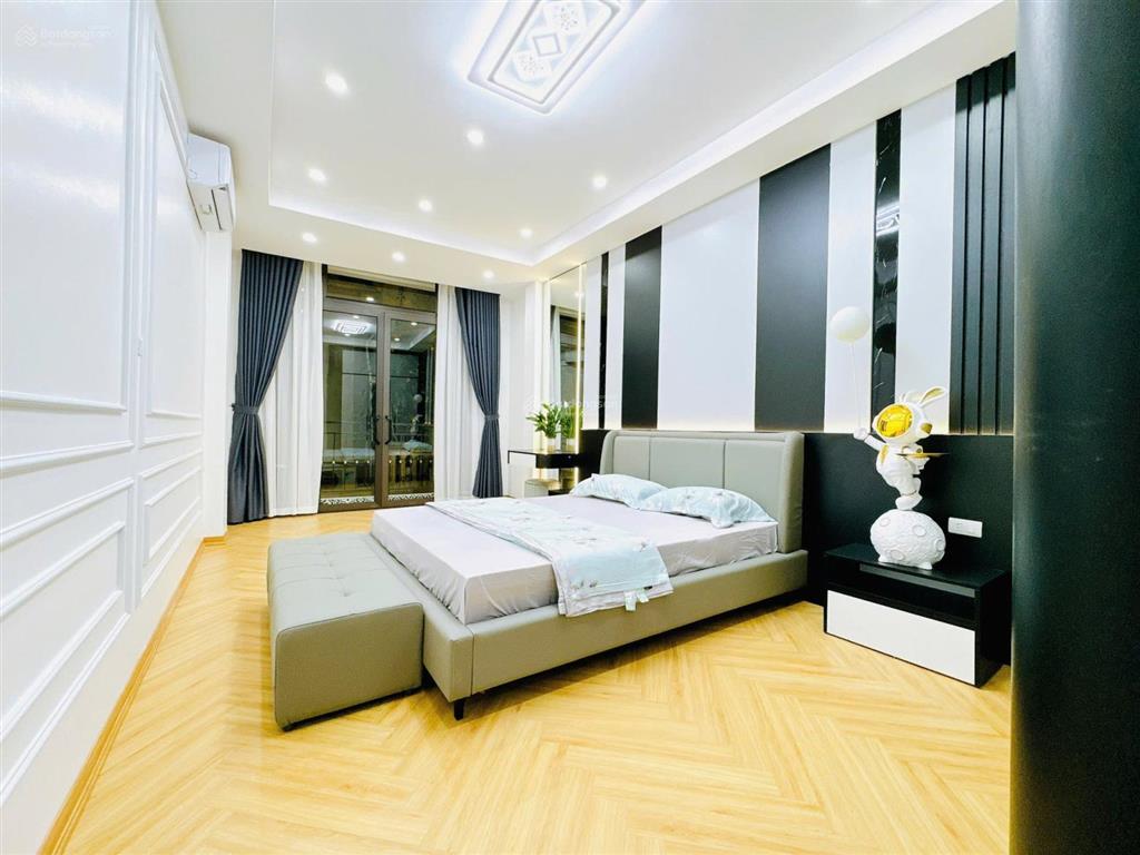 Siêu phẩm trần duy hưng dt52m2x6 tầng thang máy cách phố 5m  kinh doanhgiá chỉ nhỉnh 17 tỷ!