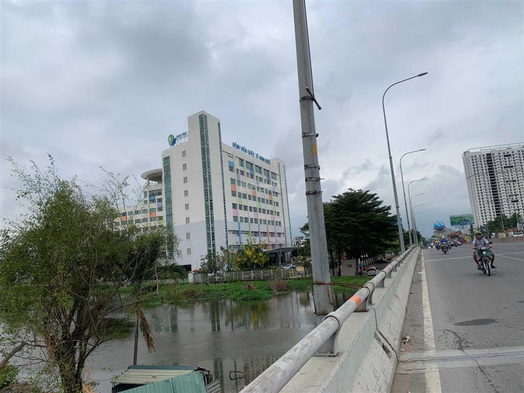 Cần bán 53m2 đất đường 4m đường oto cách quốc lộ 13 200m đường thông kế bên trường học