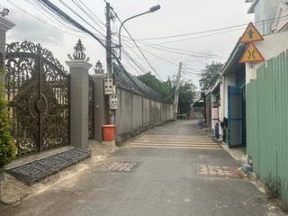 Cần bán lô đất 61m2  nằm gần quốc lộ 13  đường xe oto  gần trạm thu phí  cách sài gòn 3km