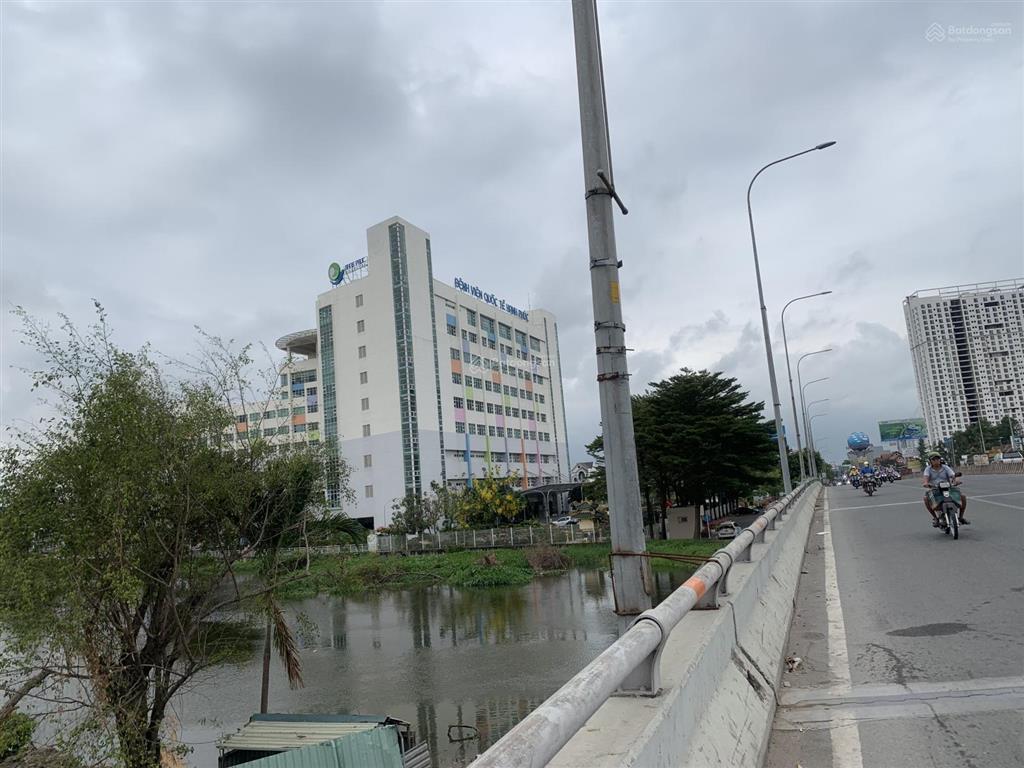 Cần bán lô đất 61m2  nằm gần quốc lộ 13  đường xe oto  gần trạm thu phí  cách sài gòn 3km