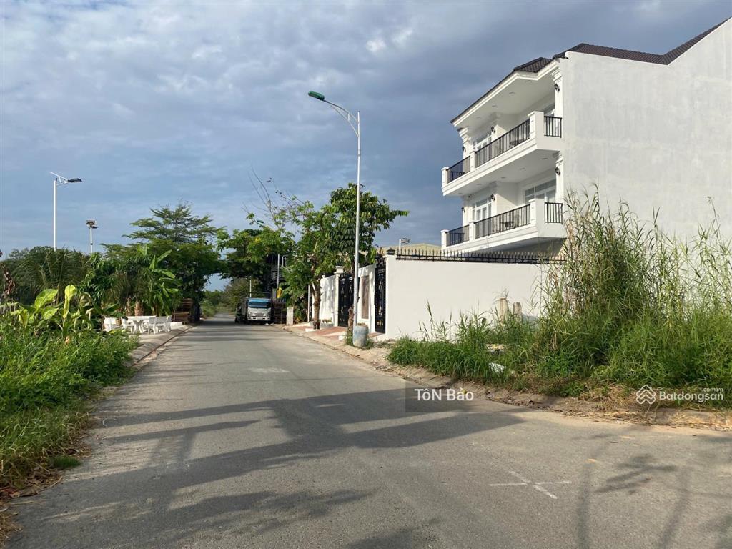Cần bán miếng đất 245m2(10x24,5m) mặt tiền view sông sài gòn bệnh viện quốc tế hạnh phúc